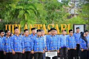 kompres-Para-pegawai-bersiap-mengikuti-Apel-Hari-Kesadaran-Nasional-perdana-Copy